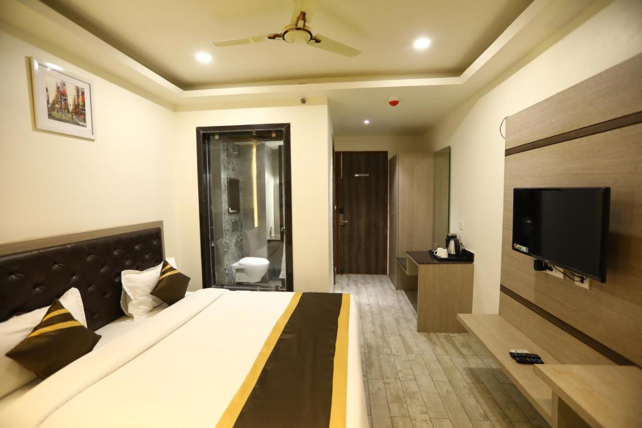 Hotel D Silverleaf Lucknow Exterior photo