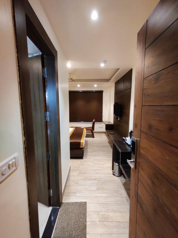 Hotel D Silverleaf Lucknow Exterior photo