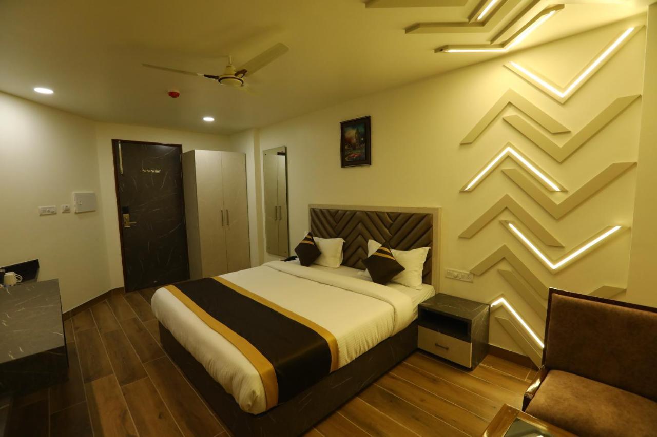 Hotel D Silverleaf Lucknow Exterior photo