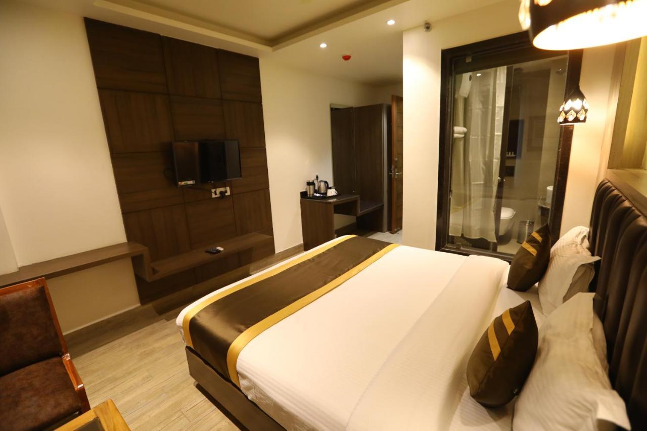 Hotel D Silverleaf Lucknow Exterior photo