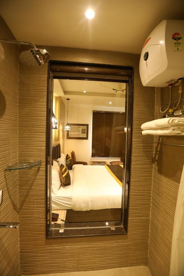 Hotel D Silverleaf Lucknow Exterior photo