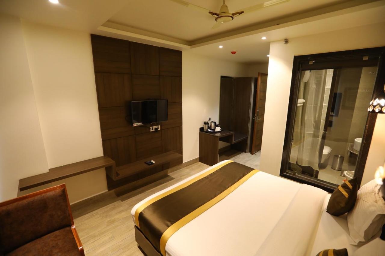 Hotel D Silverleaf Lucknow Exterior photo